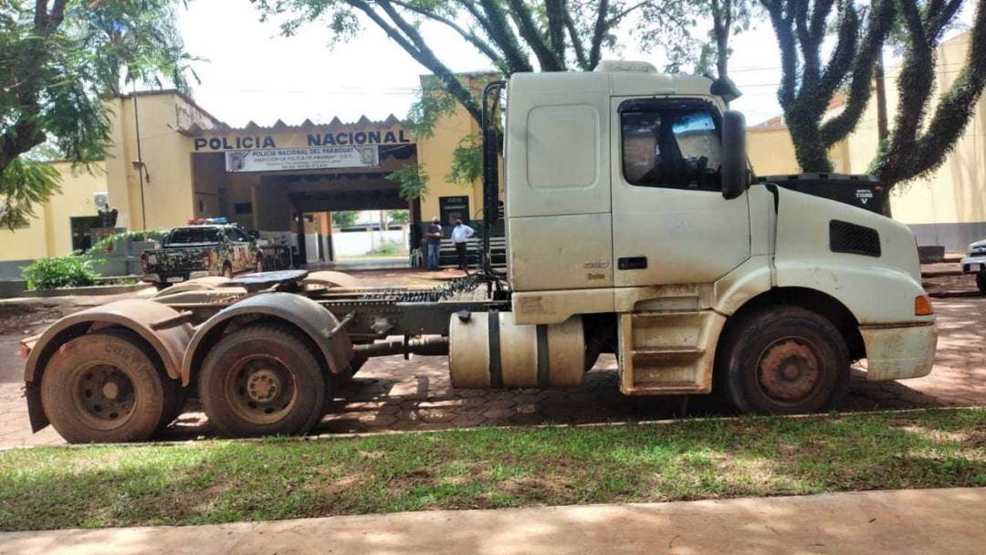 Rastreado por sat&eacute;lite, caminh&atilde;o roubado em Minas &eacute; localizado na fronteira