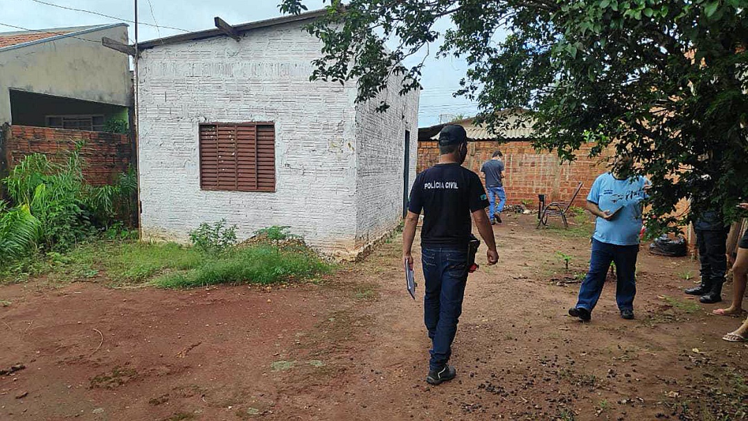 Idoso &eacute; encontrado morto em casa e fam&iacute;lia acredita em latroc&iacute;nio 