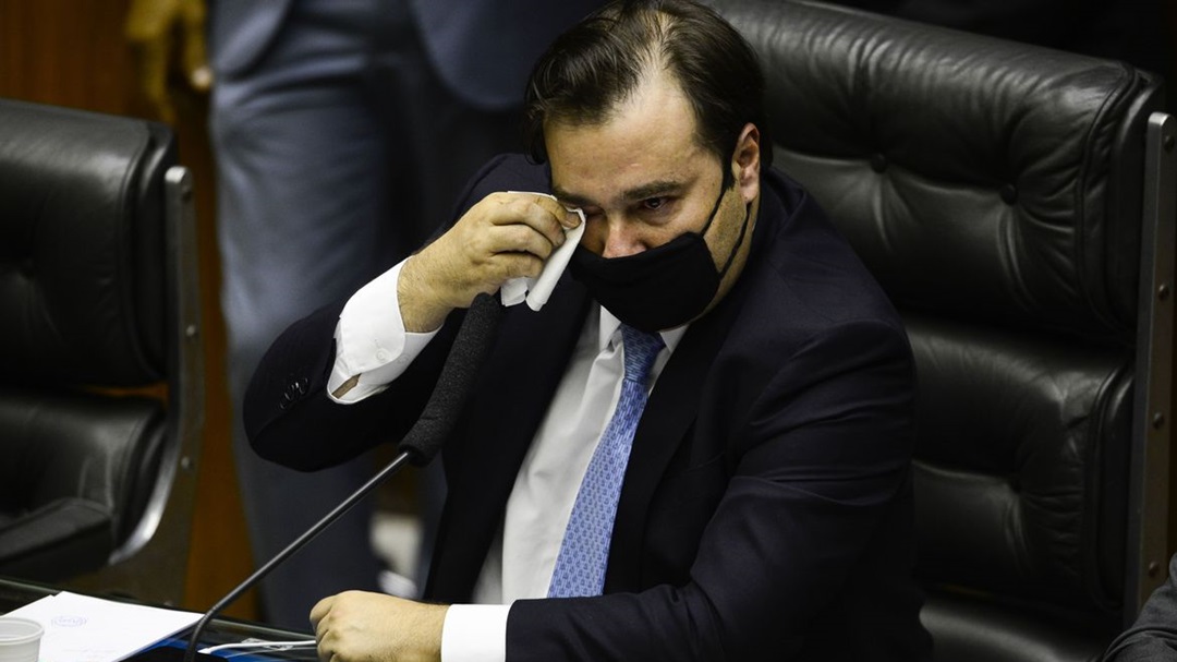 Emocionado, Rodrigo Maia se despede da presidência da Câmara