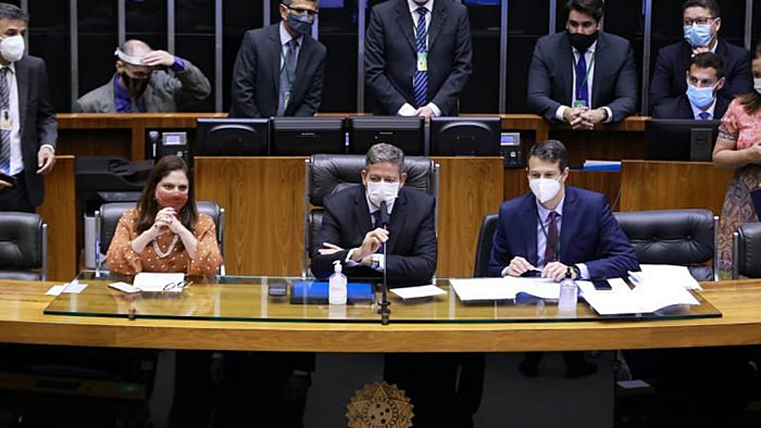 Mesa Diretora &eacute; eleita ap&oacute;s acordo entre Lira e oposi&ccedil;&atilde;o