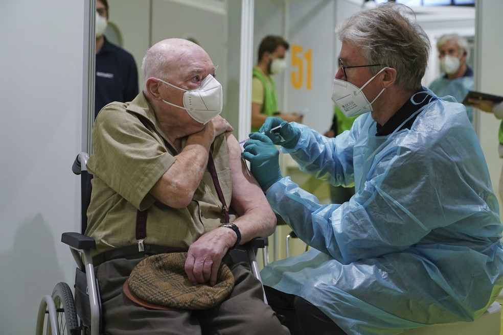 Preocupada com variantes da Covid, OMS pede vacina&ccedil;&atilde;o mais r&aacute;pida na Europa