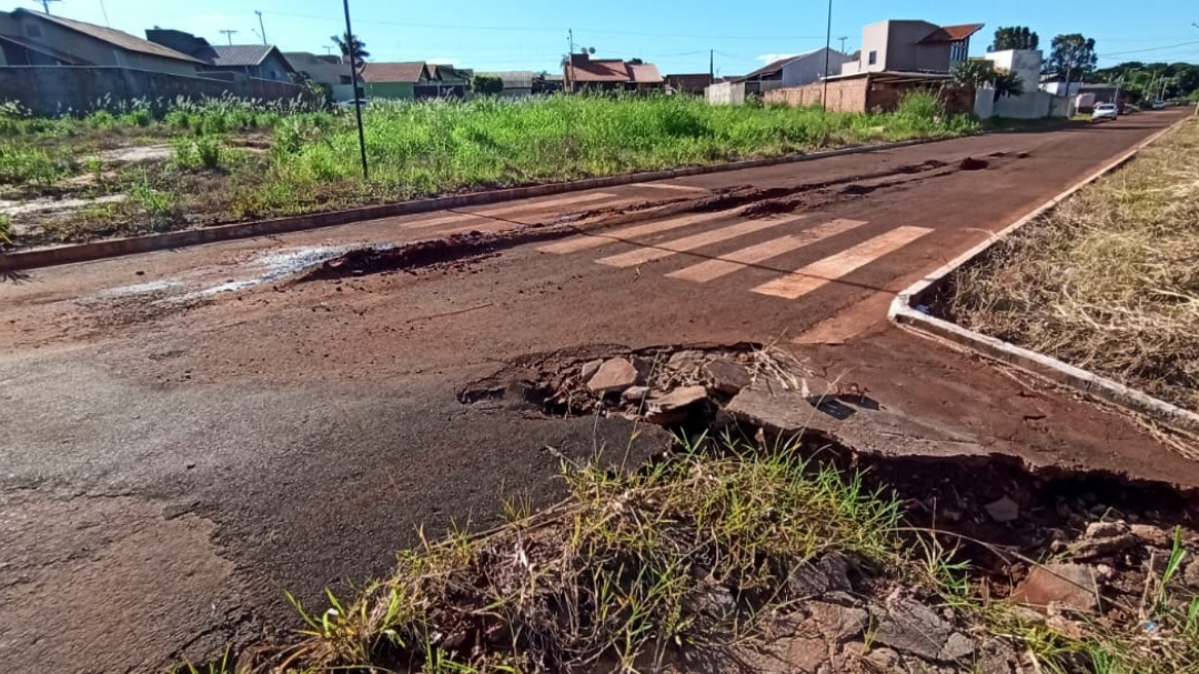 Drenagem no asfalto que afundou no Paineiras custa mais de R$ 500  mil  