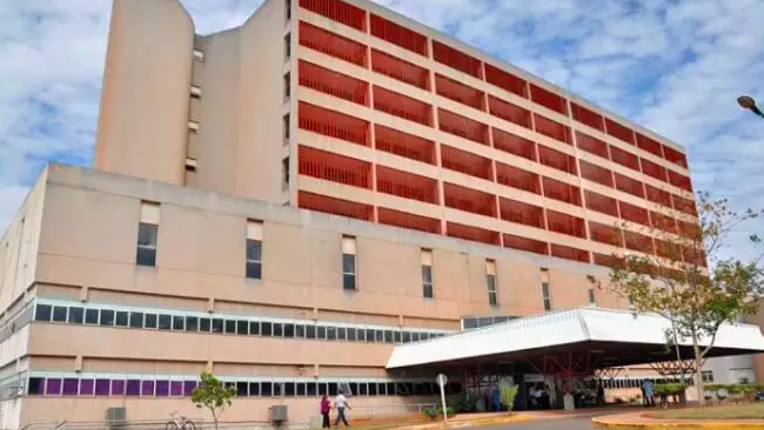 Pol&iacute;cia analisa imagens para identificar enfermeiro suspeito de estupro