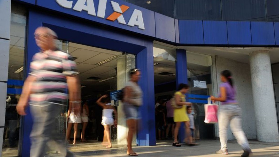 Caixa paga abono salarial para nascidos de mar&ccedil;o a junho