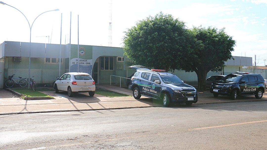 Mulher mantida em c&aacute;rcere &eacute; resgatada ap&oacute;s ligar para amiga e pedir socorro em Sidrol&acirc;ndia 