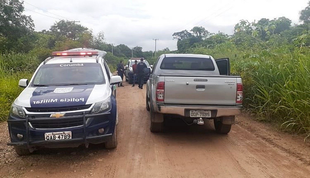 Ap&oacute;s amarrar idoso, quadrilha &eacute; presa atravessando Hilux na fronteira