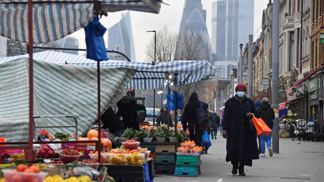 Economia do Reino Unido tem tombo recorde de 9,9% em 2020