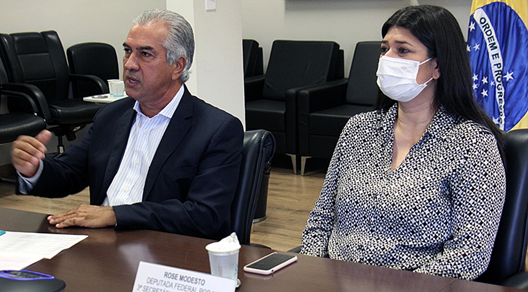 Reinaldo Azambuja defende volta do aux&iacute;lio emergencial e libera&ccedil;&atilde;o de vacinas