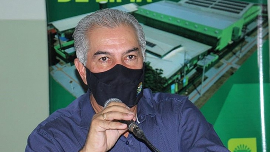 Azambuja anuncia obras nas áreas do esporte e educação