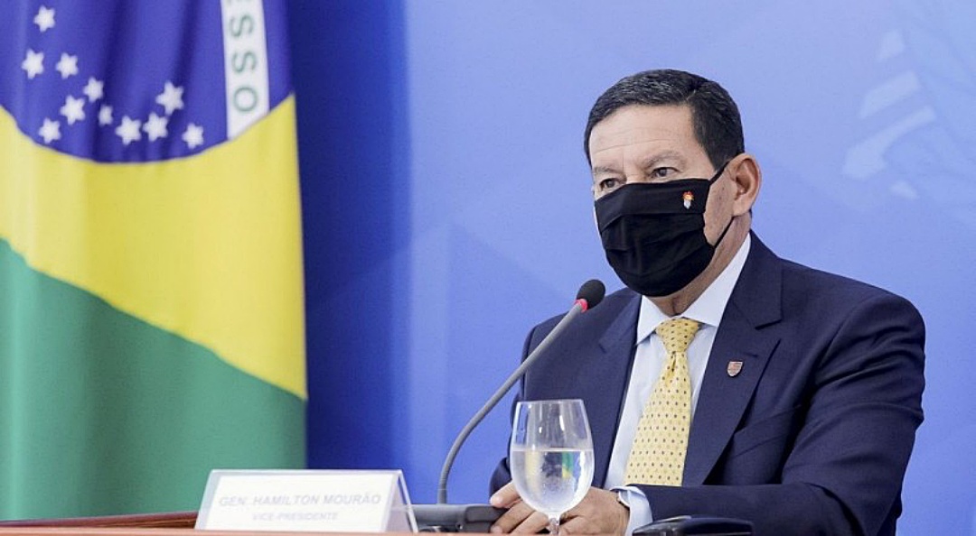 'Não adianta impor algo nacional', diz Mourão sobre pedido de toque de recolher
