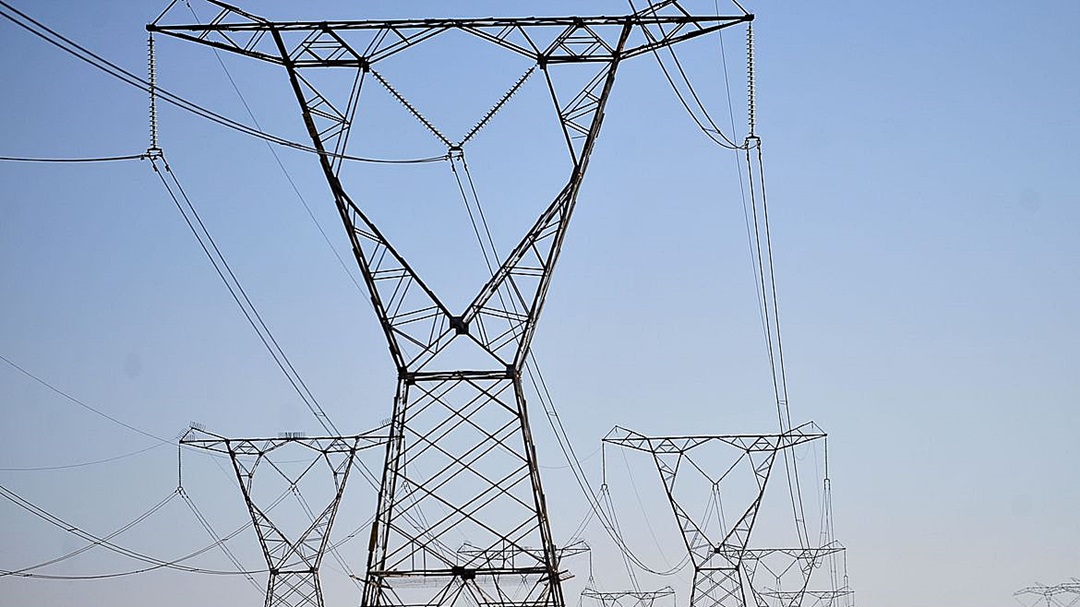 Bolsonaro sanciona lei que reduz efeitos da pandemia no setor elétrico