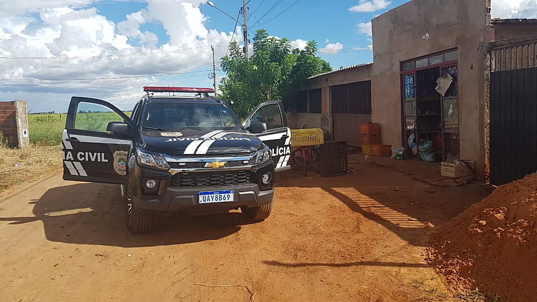 Polícia desarticula 'boca de fumo' que funcionava em mercearia no Sidrolar