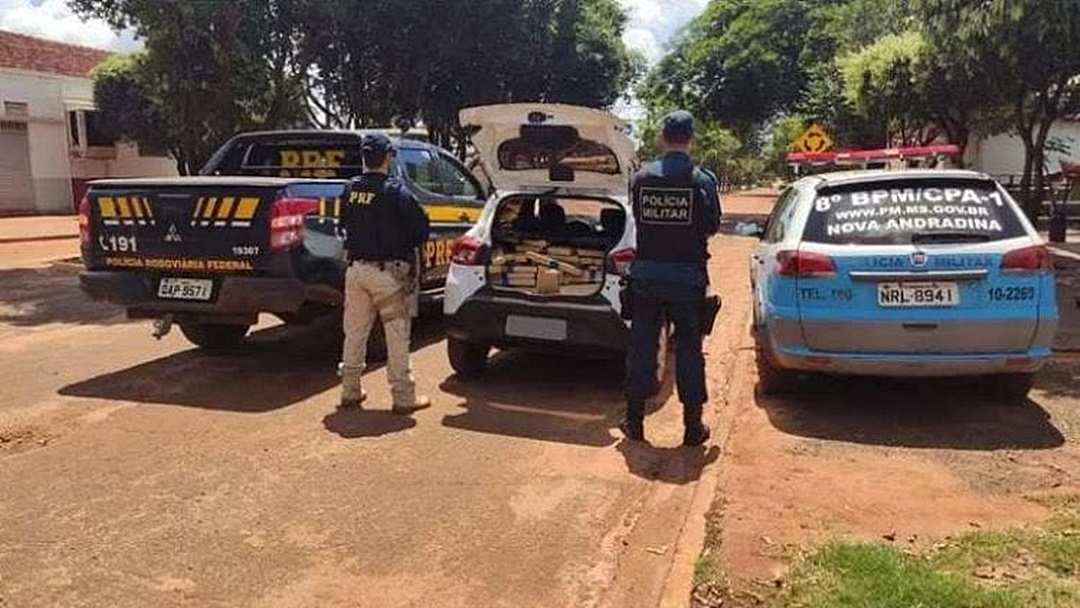 Traficante abandona carro lotado de maconha na BR-267