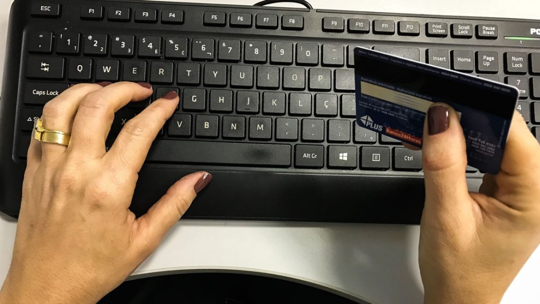 Contribuinte poder&aacute; pagar taxas federais com cart&atilde;o de cr&eacute;dito