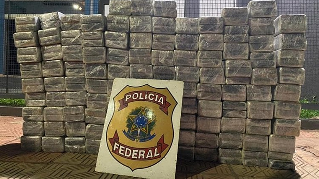 Polícia Federal encontra 250 quilos de cocaína escondida em carga de cimento na fronteira