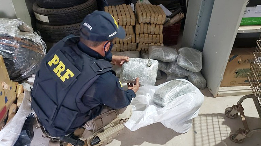 Skank e maconha são apreendidos durante abordagens da PRF em Sidrolândia