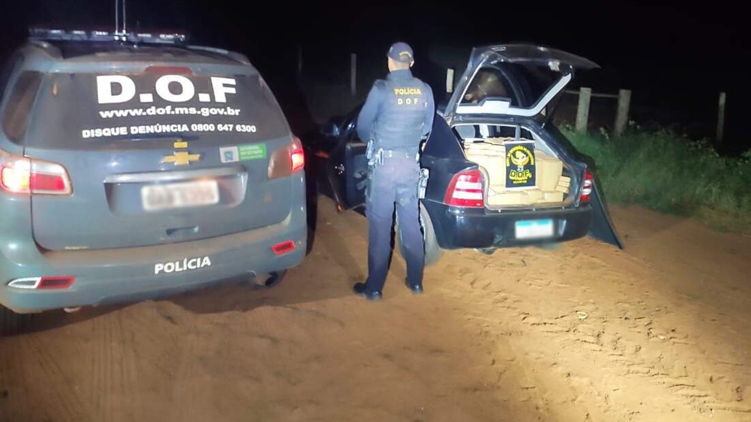 Polícia apreende Astra roubado transportando 570 kg de maconha na fronteira