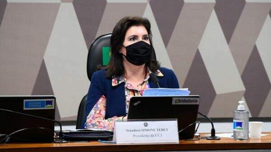 Simone diz que o Brasil "mergulhou na cratera do não"