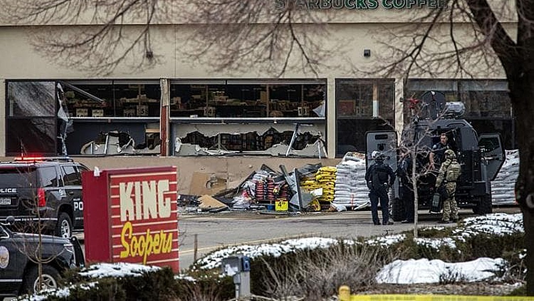 Atirador deixa ao menos 10 mortos em supermercado nos Estados Unidos