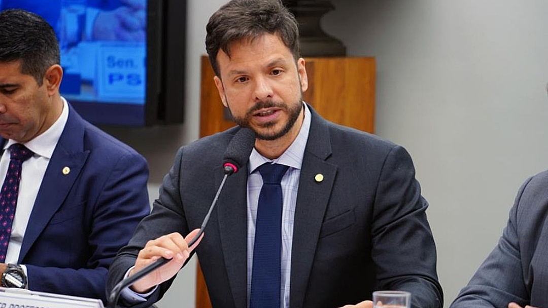 Congresso cria comissão para discutir volta às aulas