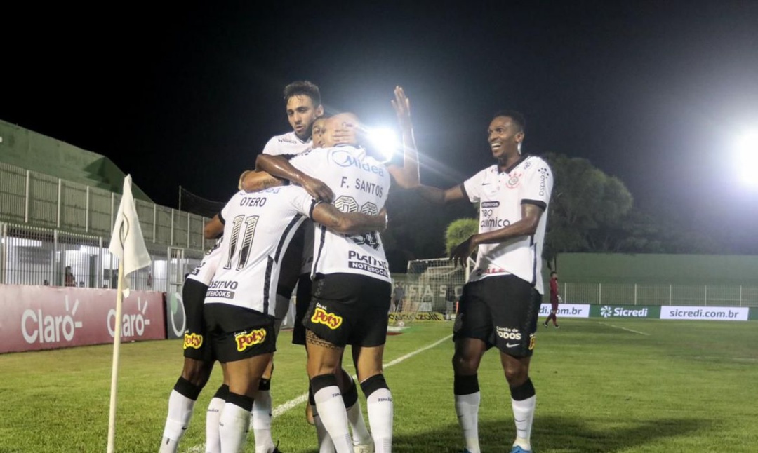 Nos p&ecirc;naltis, Corinthians supera Retr&ocirc; na Copa do Brasil