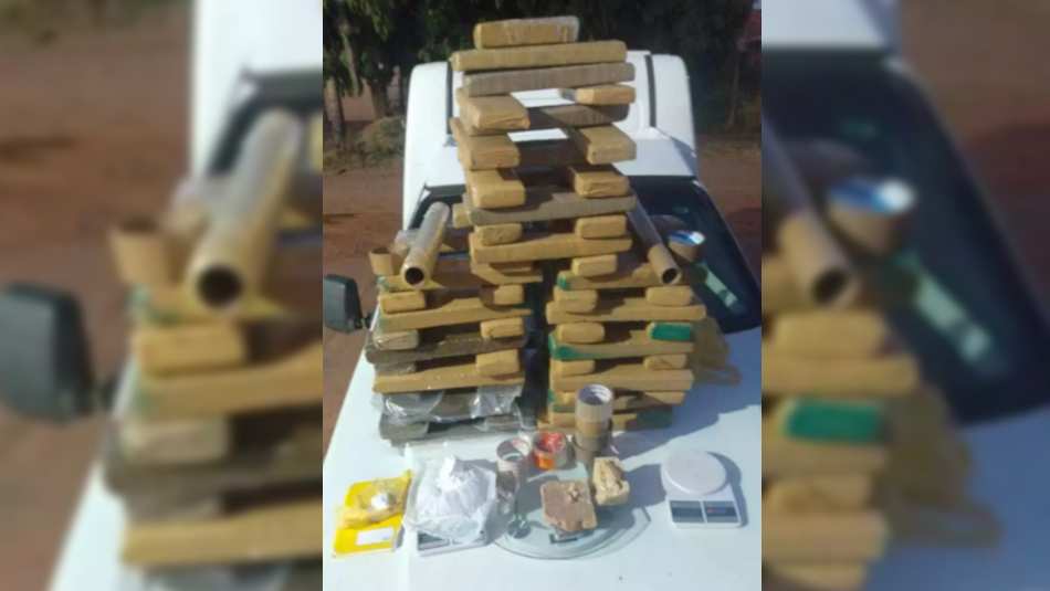 Dois s&atilde;o presos ap&oacute;s pol&iacute;cia desarticular esquema de tr&aacute;fico de drogas  