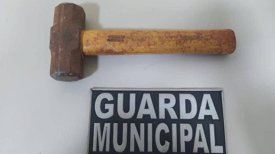 Marido agride esposa com socos e golpes de marreta em cidade de MS