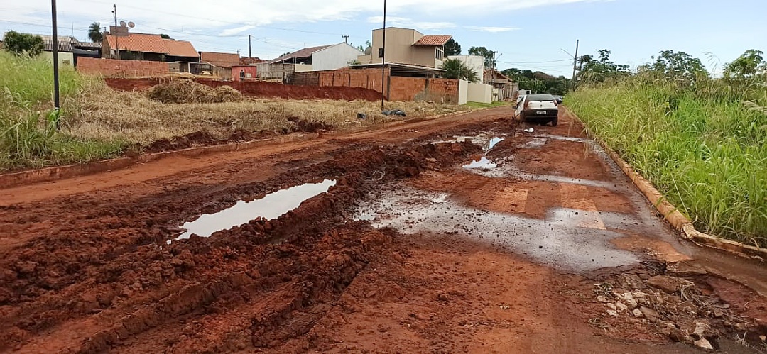 Prefeitura notifica empreiteira para refazer trecho danificado do asfalto na Luiz Brentan