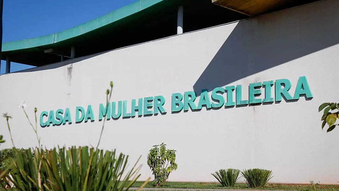 Mulher &eacute; arrastada e estrangulada at&eacute; desmaiar durante bebedeira