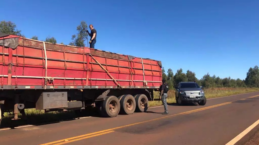 Polícia Federal apreende 460 quilos de maconha em carga de pneu triturado