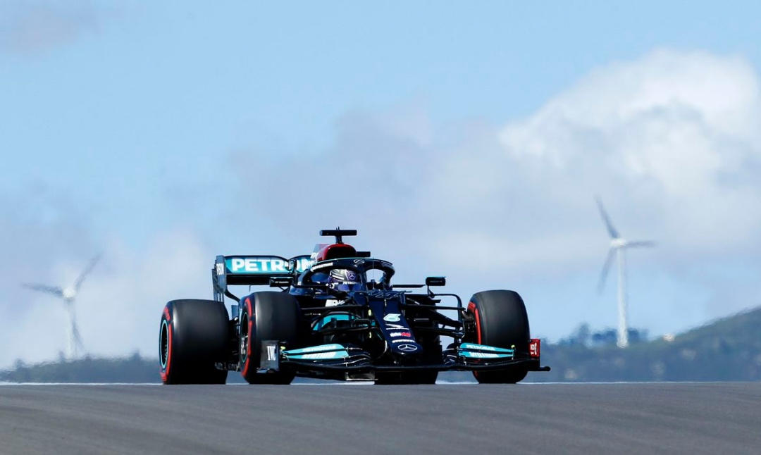 Hamilton volta a liderar em treino do GP de Portugal de F&oacute;rmula 1