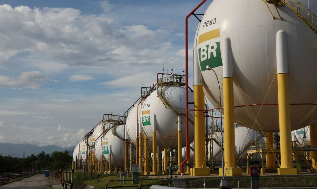 Petrobras reduz pre&ccedil;os do diesel e gasolina nas refinarias