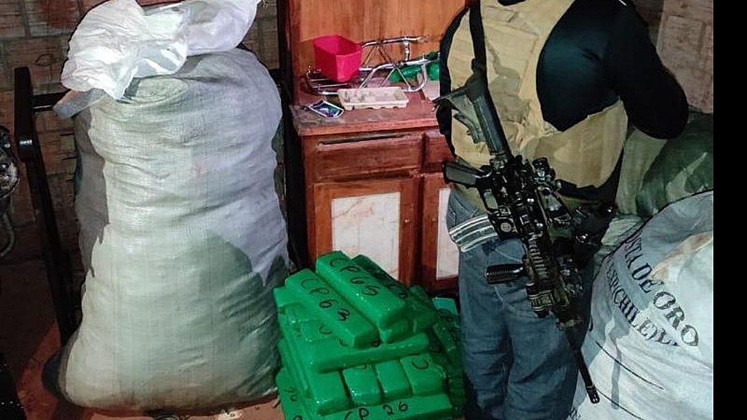 Pol&iacute;cia fecha mais um entreposto de maconha na fronteira de MS