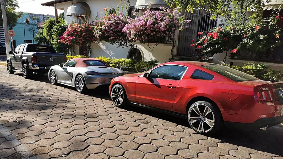 Com Porsche e Mustang na garagem, alvo da PF diz ter renda de apenas R$ 3 mil