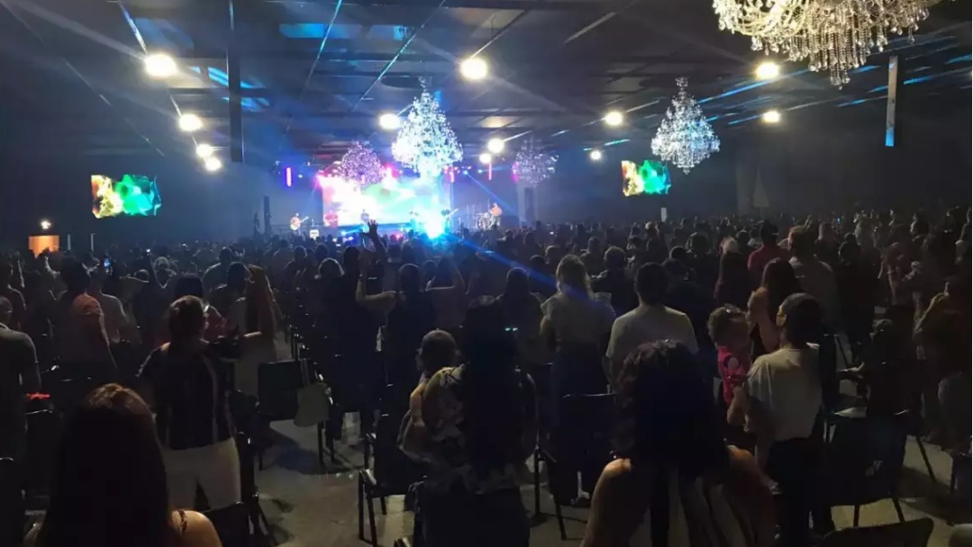 Decreto libera 50% de p&uacute;blico em festas e eventos