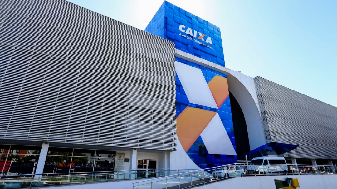 Caixa paga hoje auxílio a nascidos em março