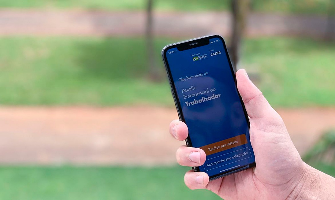 Caixa paga aux&iacute;lio emergencial a nascidos em abril