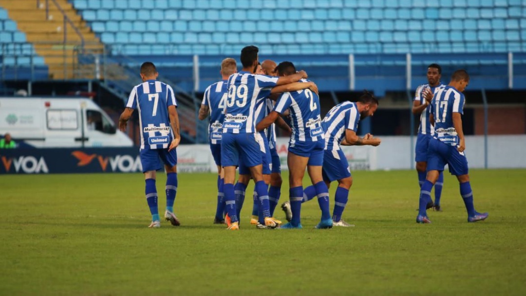 Ava&iacute; vence Chapecoense no 1&deg; jogo da final do Catarinense