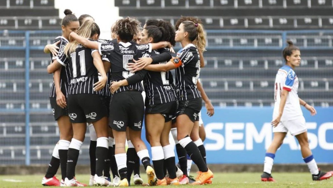 Corinthians lidera e deixa Bahia na lanterna