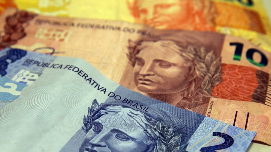 Contas p&uacute;blicas t&ecirc;m super&aacute;vit recorde de R$ 24,2 bilh&otilde;es em abril