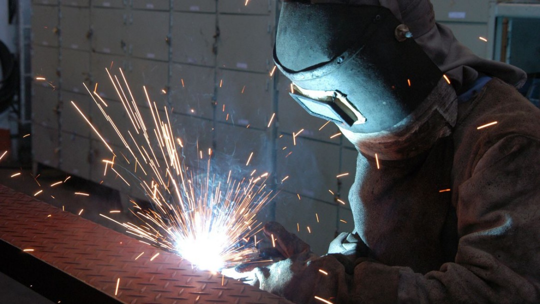 Produ&ccedil;&atilde;o industrial recua 1,3% em abril, diz IBGE