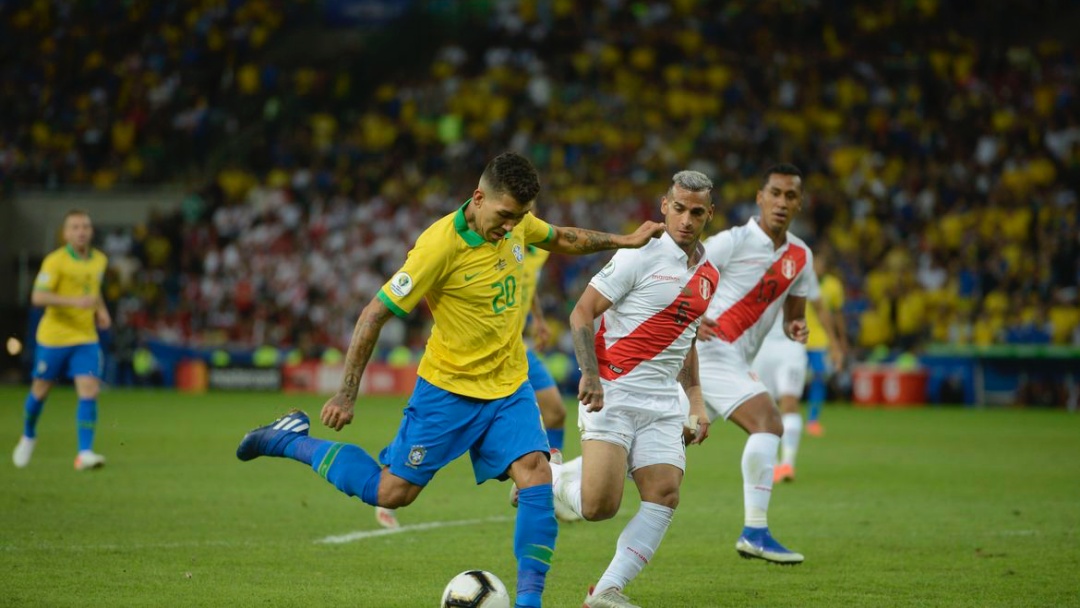 Brasil enfrenta sele&ccedil;&atilde;o peruana no Nilton Santos