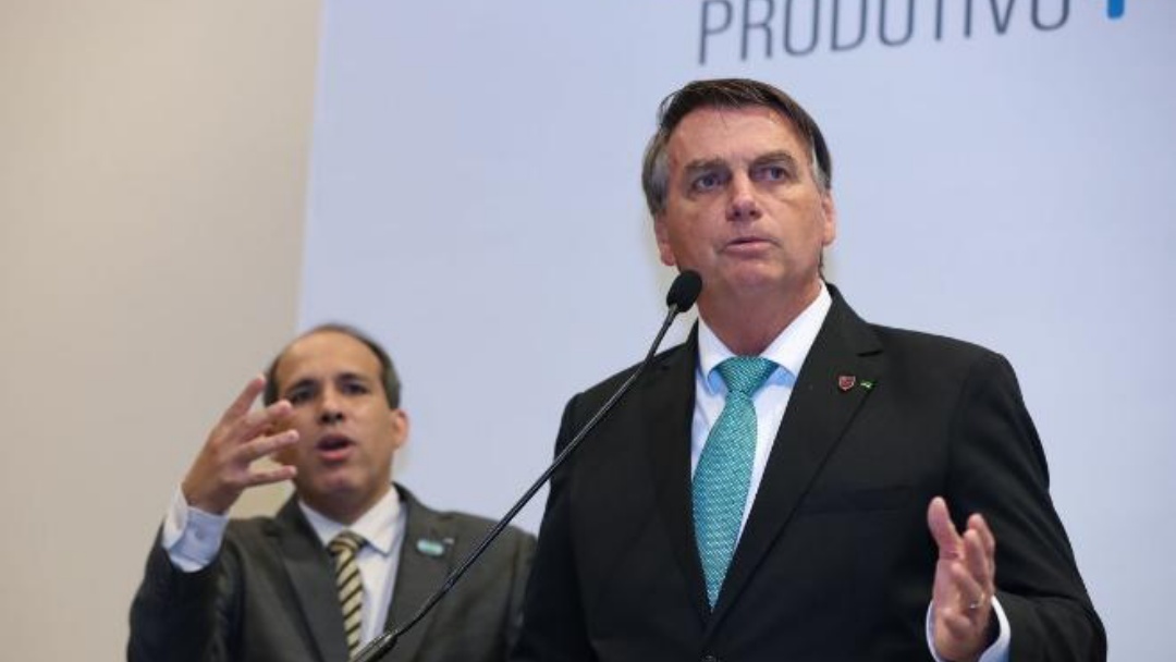 Bolsonaro pede a empres&aacute;rios para segurarem pre&ccedil;o dos alimentos