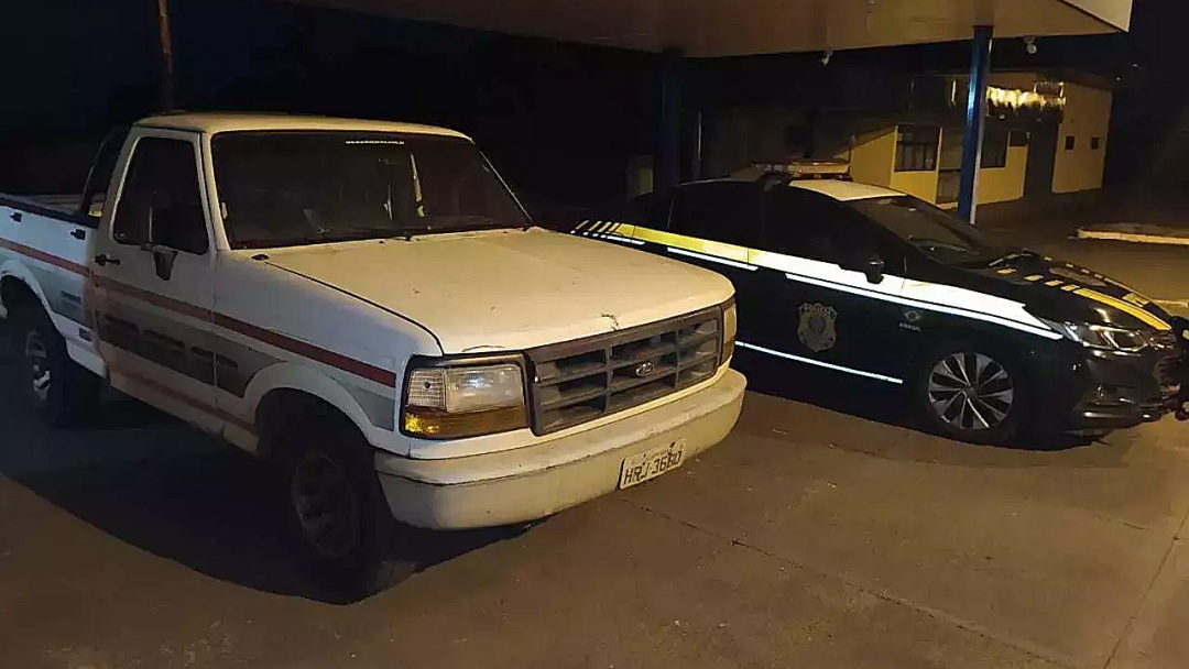 Caminhonete F-1000 &eacute; recuperada depois de persegui&ccedil;&atilde;o em rodovia