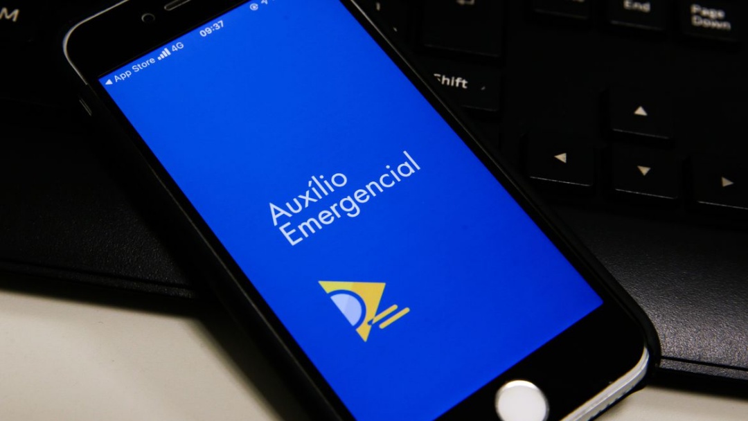 Caixa paga aux&iacute;lio emergencial a nascidos em julho