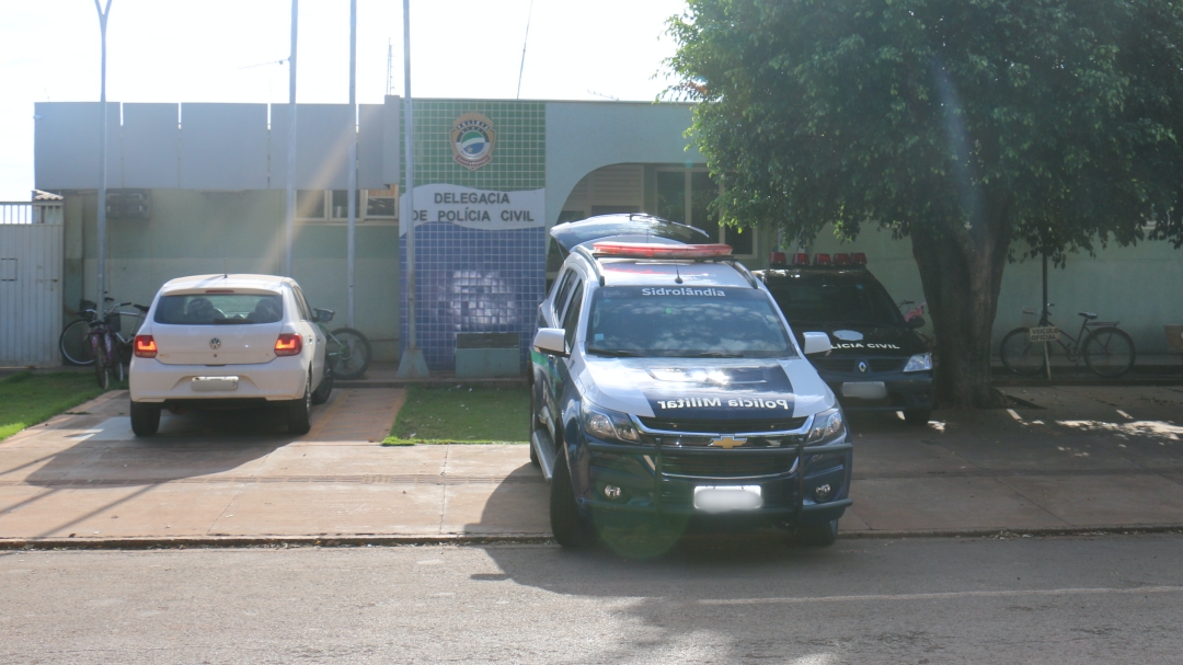 Dupla de assaltantes rende jovem e leva iPhone avaliado em R$ 4 mil