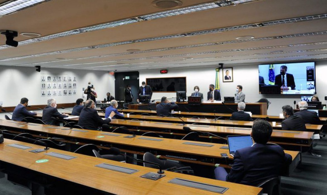 Guedes: desempenho da economia brasileira supera o de pa&iacute;ses avan&ccedil;ados