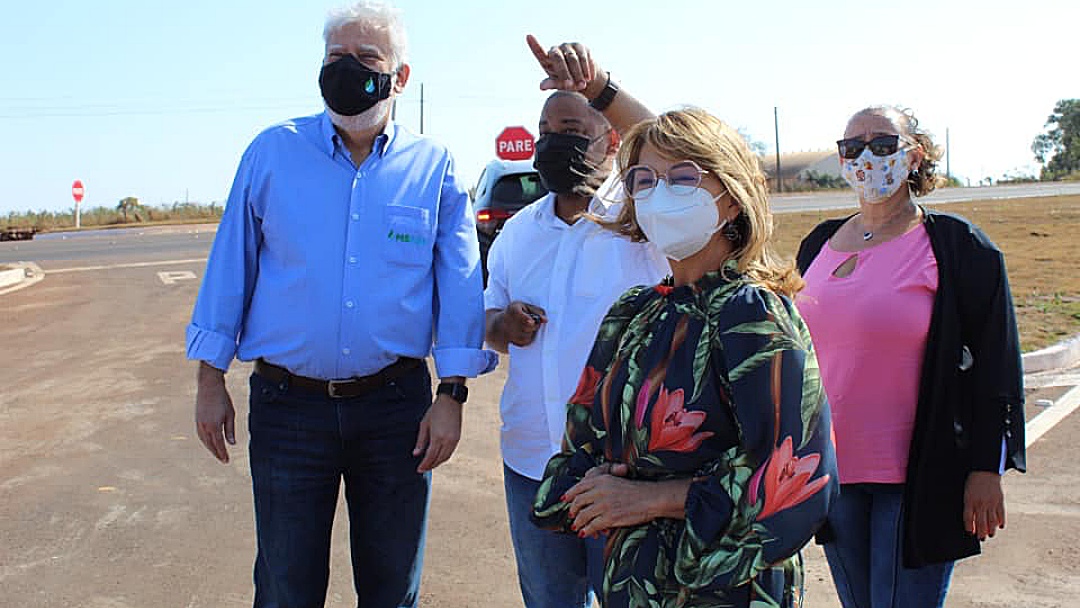 Prefeita visita com diretores da MS G&aacute;s &aacute;reas para instala&ccedil;&atilde;o de esta&ccedil;&atilde;o de g&aacute;s 