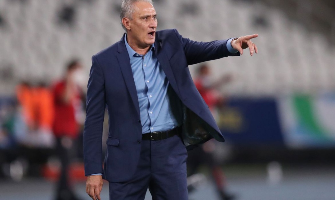 Jejum de t&iacute;tulos da Argentina n&atilde;o pesa em final com o Brasil, diz Tite