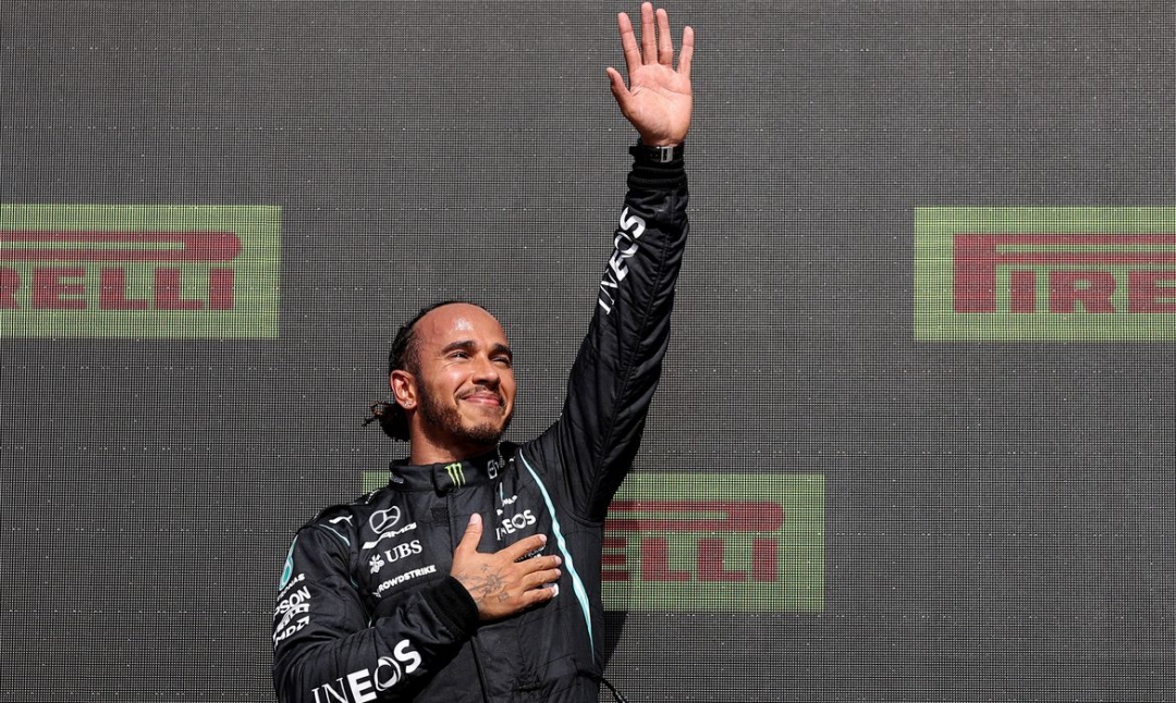 Hamilton &eacute; v&iacute;tima de ofensas racistas nas redes ap&oacute;s GP da Inglaterra